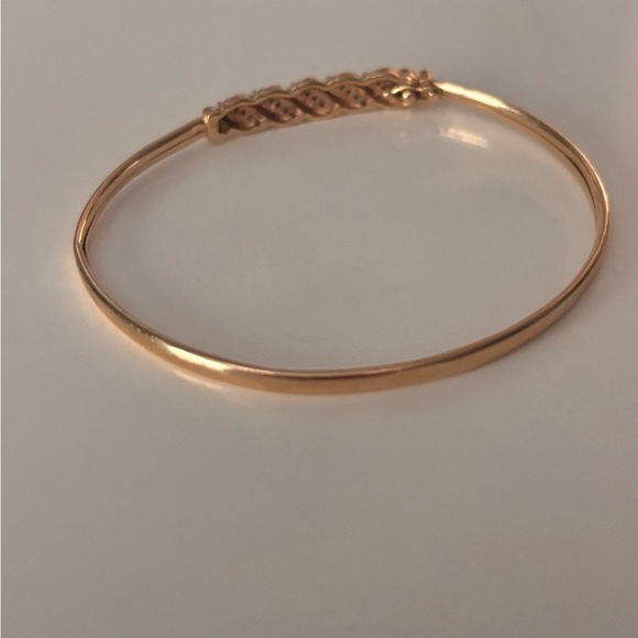 Vintage 10k yellow diamond gold bangle w/ clasp. Beautiful. Worn a/ care - Picture 7 of 7